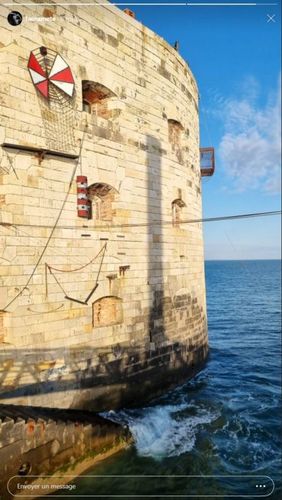 Le soleil se couche sur le fort