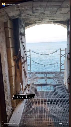 Willy Rovelli ferme la grille du fort