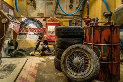 Lou dans l'épreuve du Garage