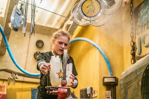 Lou dans l'épreuve du Garage