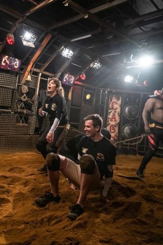 Jean-Baptiste Marteau et Laetitia Milot face à Big Boo dans le duel du Dos à Dos dans la Cage