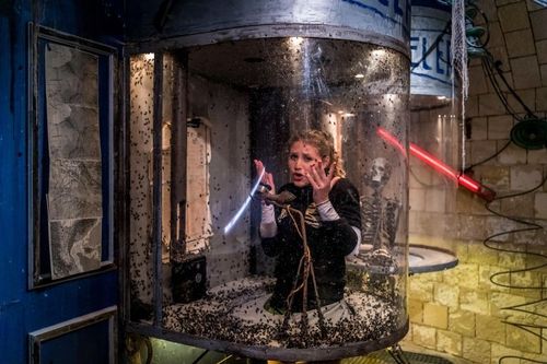 Lou dans la Cabine Abandonnée