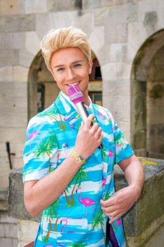 Cyril Gossbo en tenue d'été