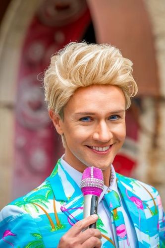 Cyril Gossbo en tenue d'été