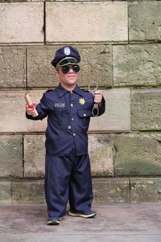 Passe-Muraille en tenue de Policier