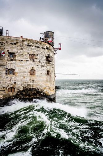 Le fort par gros temps