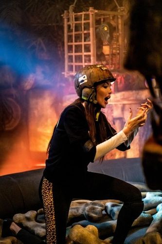 Nabilla Benattia dans le Rodéo-Dino