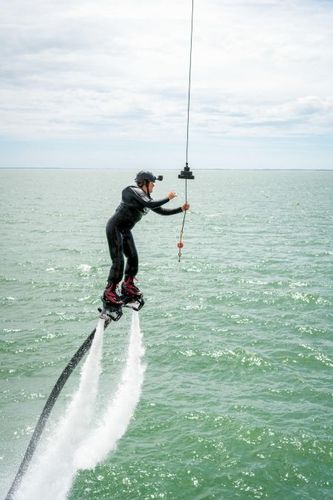 Audrey Rossat dans l'épreuve du Flyboard de Mégagaf