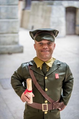 Passe-Muraille en uniforme