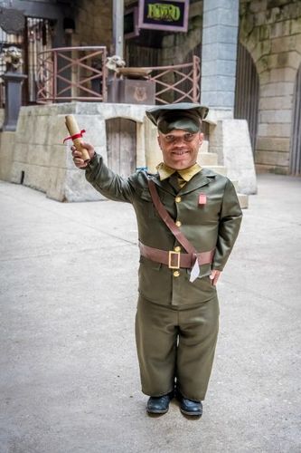 Passe-Muraille en uniforme