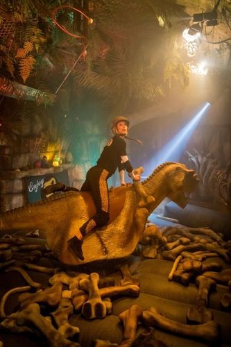 Iris Mittenaere dans l'épreuve du Rodeo-Dino