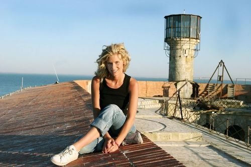 Portrait de Sarah Lelouch sur la terrasse du fort
