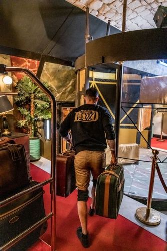 Tibo Inshape dans l'épreuve de l'Hôtel
