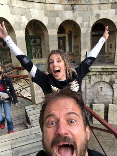 Léa François sur le tournage de Fort Boyard