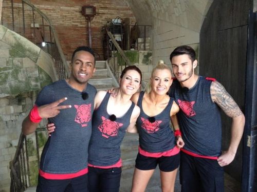 Et tournage émission 6 commencé.Avec une partie de l\'équipe. #fortboyard Colonel Reyel et @B_Giabiconi bien entourés