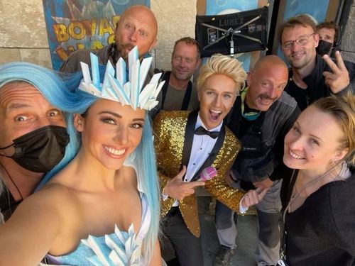 Blanche et Cyril Gossbo avec les techniciens du fort