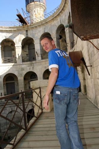 Frédéic Talfumière sur la passerelle du fort