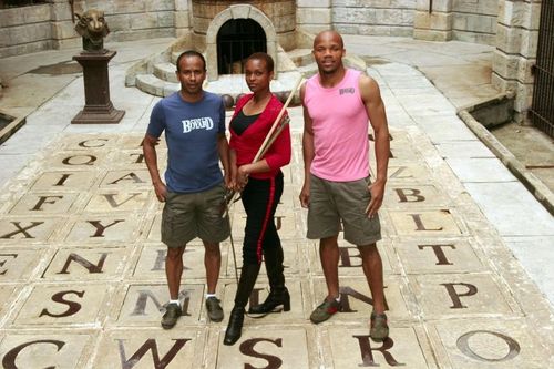 Félindra dans la Salle du Trésor entourée de Jean Tigana et Jean-Alain Boumsong