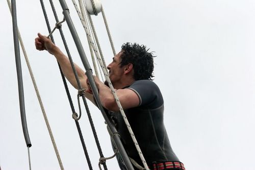 Tomer Sisley dans l'aventure de la Tyrolienne