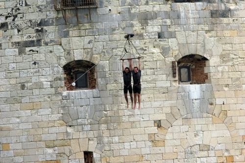 Louis Laforge et Tomer Sisley dans l'aventure de la Tyrolienne