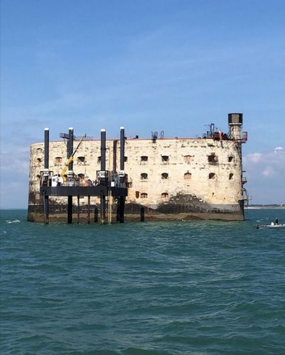 Tour du fort par un touriste