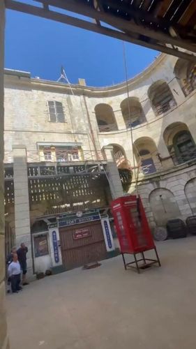 Roger Erhart en visite sur le fort