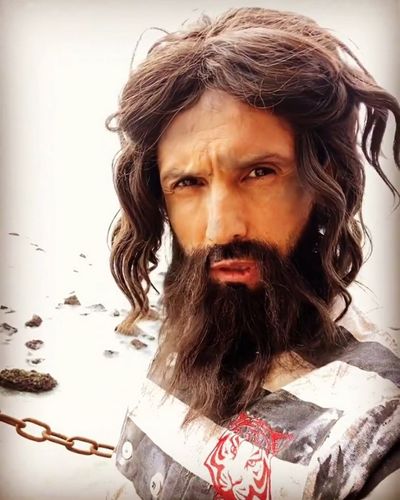 Willy dans sa tenue de prisonnier