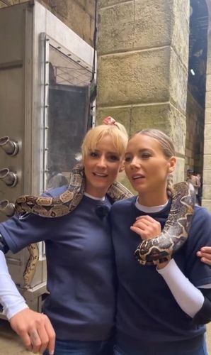 Deux miss et un Boa