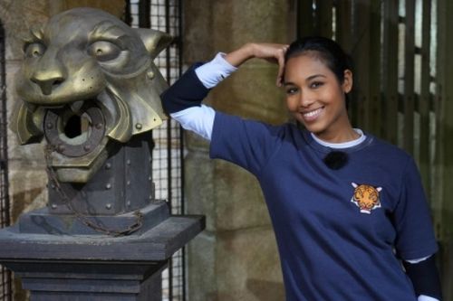 Clémence Botino et une tête de tigre