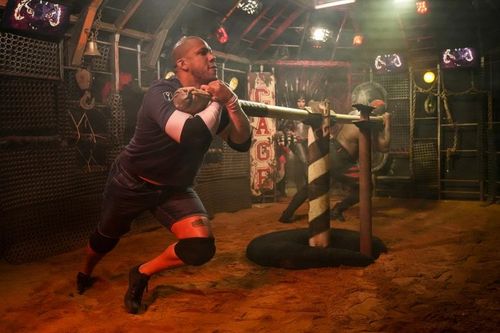 Ciryl Gane face à Big Boo dans la Cage lors du duel du Cabestan