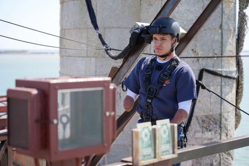 Théo Curin dans l'épreuve de la Cabine Vertigineuse