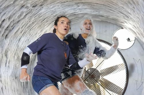 Isabelle Vitari et Camille Cerf dans la Laverie Automatique