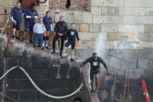 Moussa Niangane et Philippe Cavrivière dans l'épreuve de la Poutre Jets d'eau
