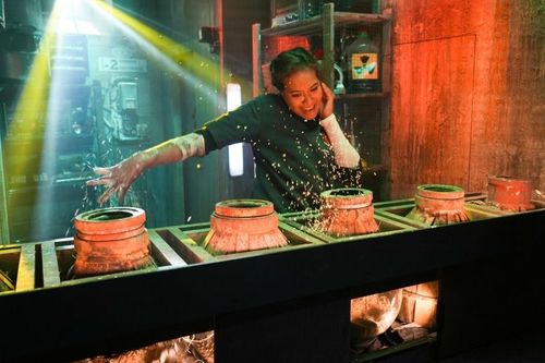 Vaimalama Chaves dans le Laboratoire