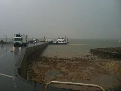 #FortBoyard départ pour le Fort sous une pluie torrentielle