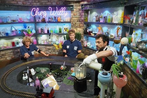 Ariane Massenet et Jérémy Crédeville face à Willy dans le Restaurant