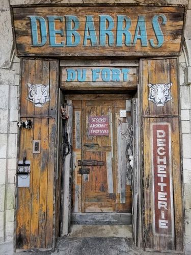 Porte de la cellule du Débarras