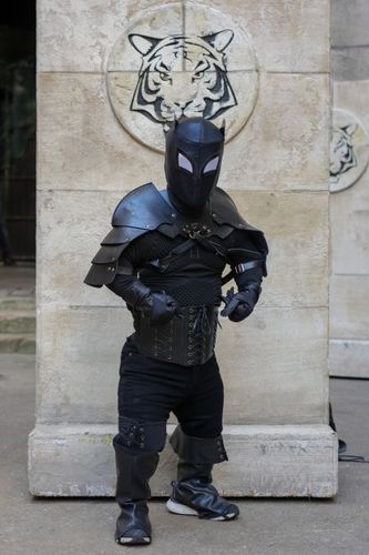 Passe-Muraille en tenue de Guerrier Mystere