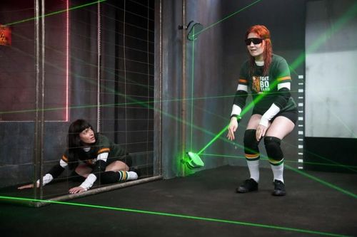 Erika Moulet et Adeline Tonuitti dans la Haute Tensio