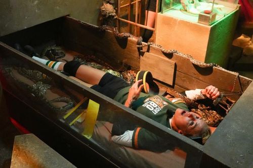 Elodie Gossuin dans les Catacombes