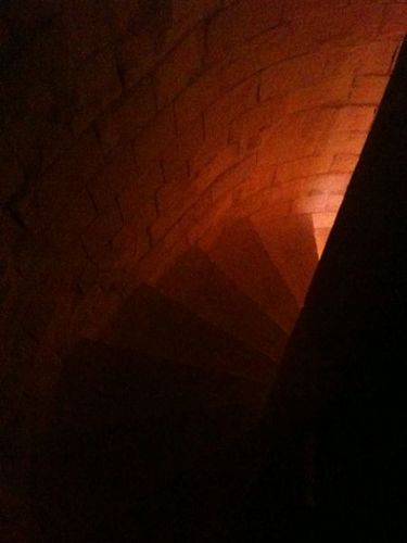 Pause dej. Vue de l'escalier qui mène au Conseil...