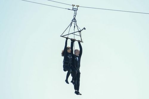 Fred Musa et Yasmine Oughlis dans la Tyrolienne