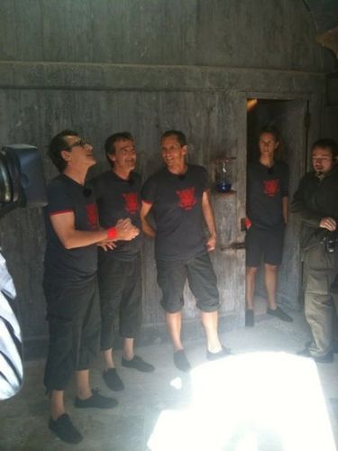 Le vent est polaire une nouvelle fois.Mes confrères sont très courageux de rester ainsi en tshirt #FortBoyard