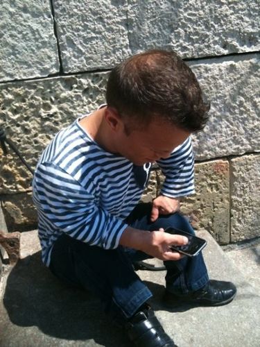 Passe-muraille Check mes tweets :)