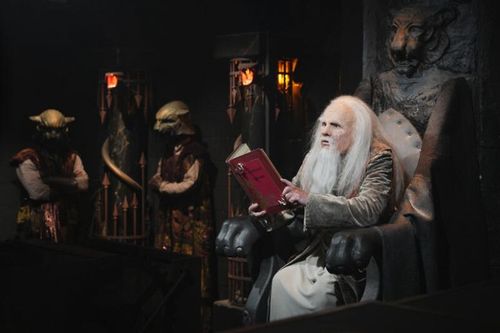 Portrait du Père Fouras et des Maîtres au Conseil