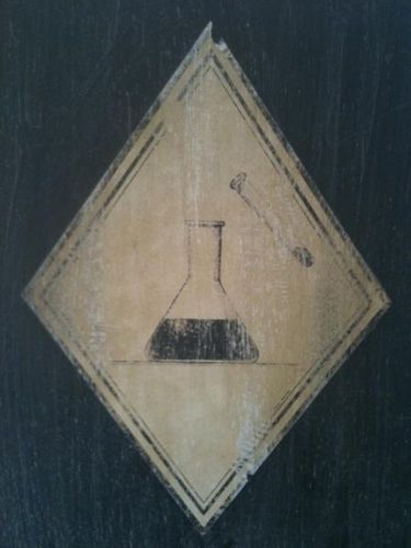 pour le week-end et les fans de #FortBoyard, autre pictogramme sur une des portes de cellule. A vous de trouver l'épreuve correspondante!