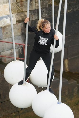 Enora Malagré dans l'épreuve des Perches