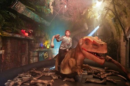 Elsa Esnoult dans le Rodéo-Dino