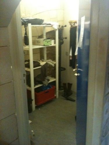 Comme promis voici ma loge! Vous apprécierez l'ordre et l'espace qui m'est réservé! :)