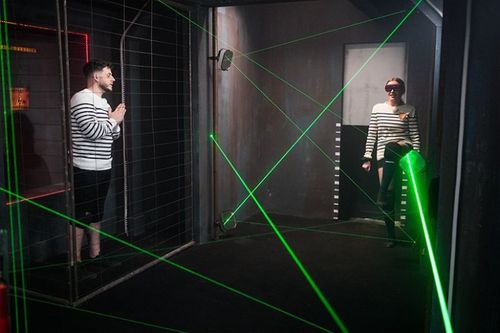 Carla Lazzari et Jeck dans la cellule Haute Tension